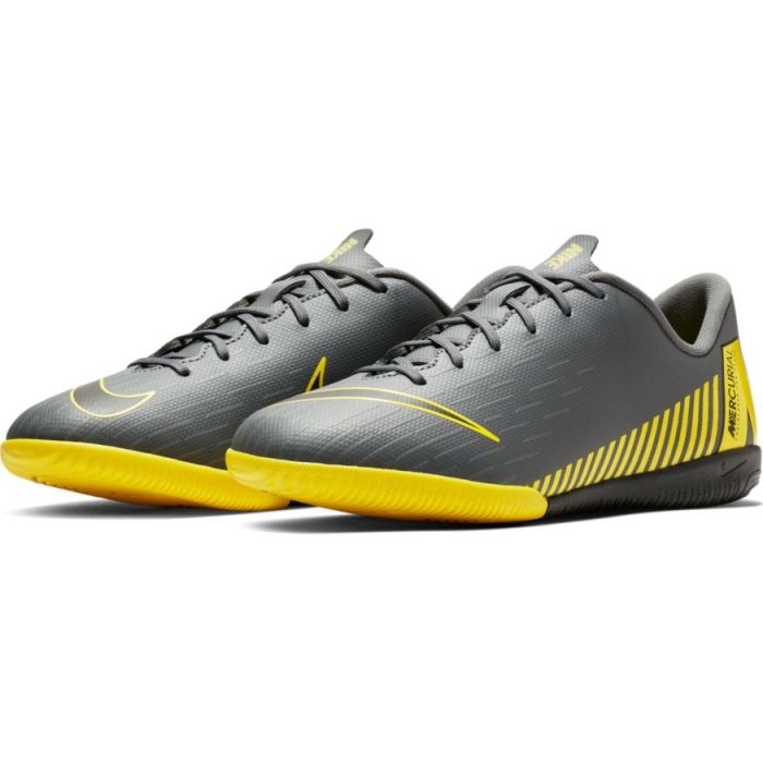 Polinizar Remontarse Permanece Nike Jr. VaporX 12 Academy Grade-School Kids' (IC) Indoor/Court Football  Boot