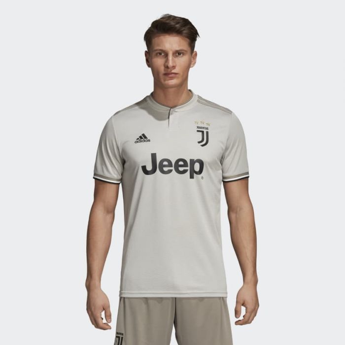 Juventus grey kit 2025
